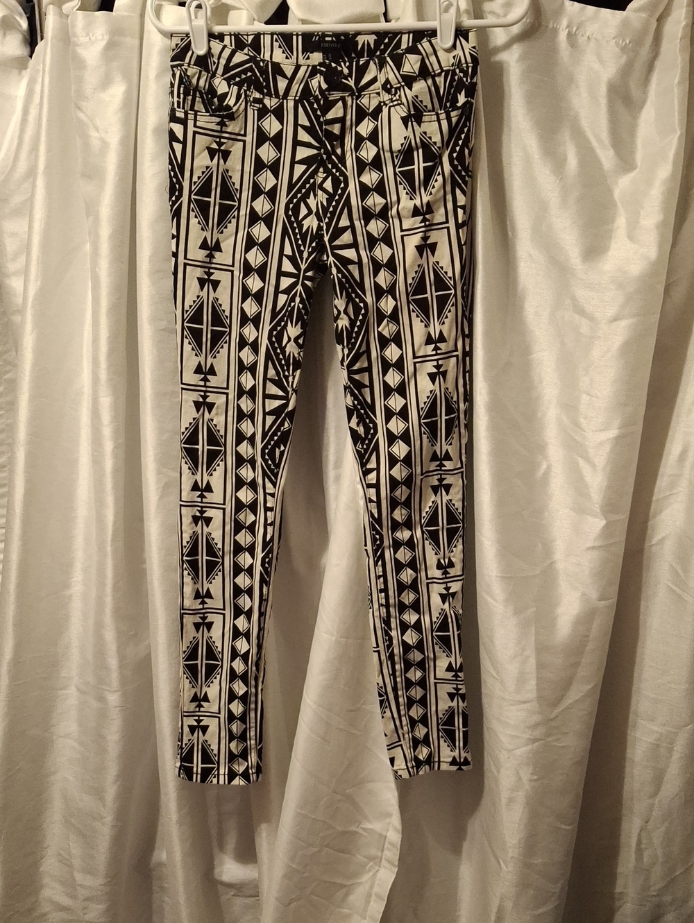Forever 21 Black and White Geometric Print Pants
